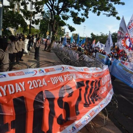 Hari Buruh Internasional: Ribuan Buruh Turun ke Jalan di Surabaya, Ini yang mereka Inginkan